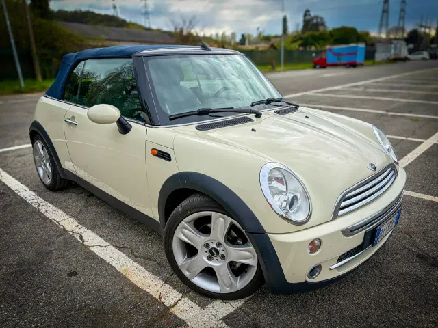 MINI Cooper Cabrio