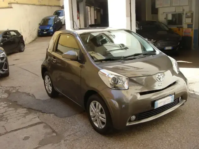 Toyota iQ