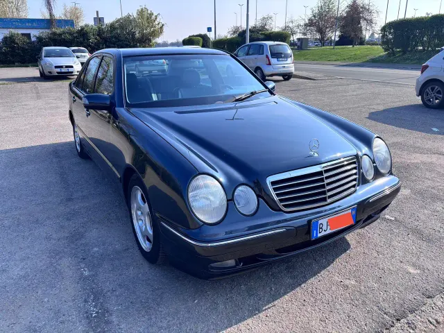 Mercedes-Benz E 200