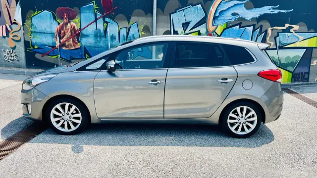 Kia Carens