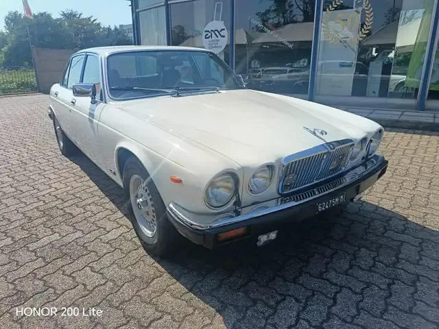 Jaguar XJ6