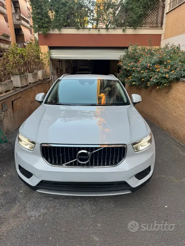 Volvo XC40 (2017-->)