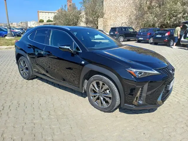 Lexus UX 250h