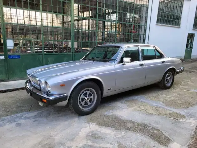 Jaguar XJ6