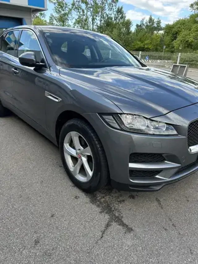 Jaguar F-Pace