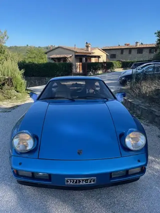 Porsche 928