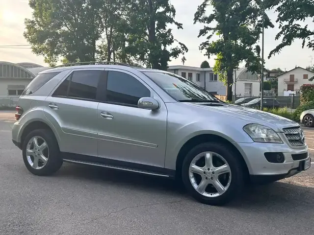 Mercedes-Benz ML 320