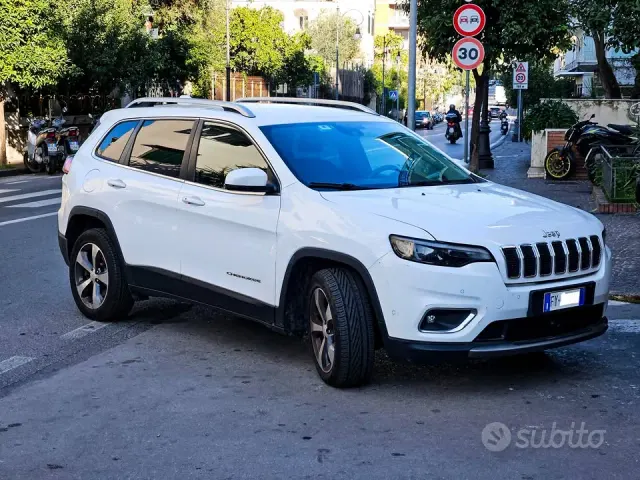 Jeep Cherokee 4ªs. 18-21