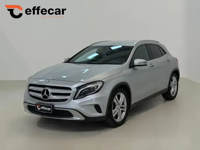 Mercedes-Benz GLA 220