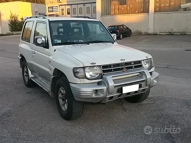 Mitsubishi Pajero ('82-'00)