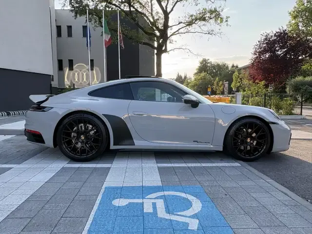 Porsche 992