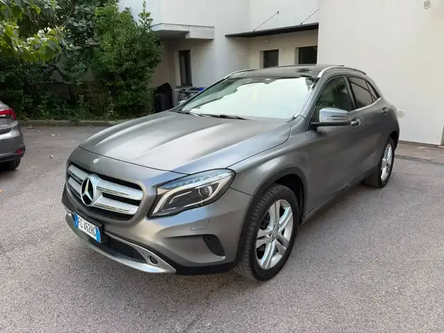 Mercedes-Benz GLA 200