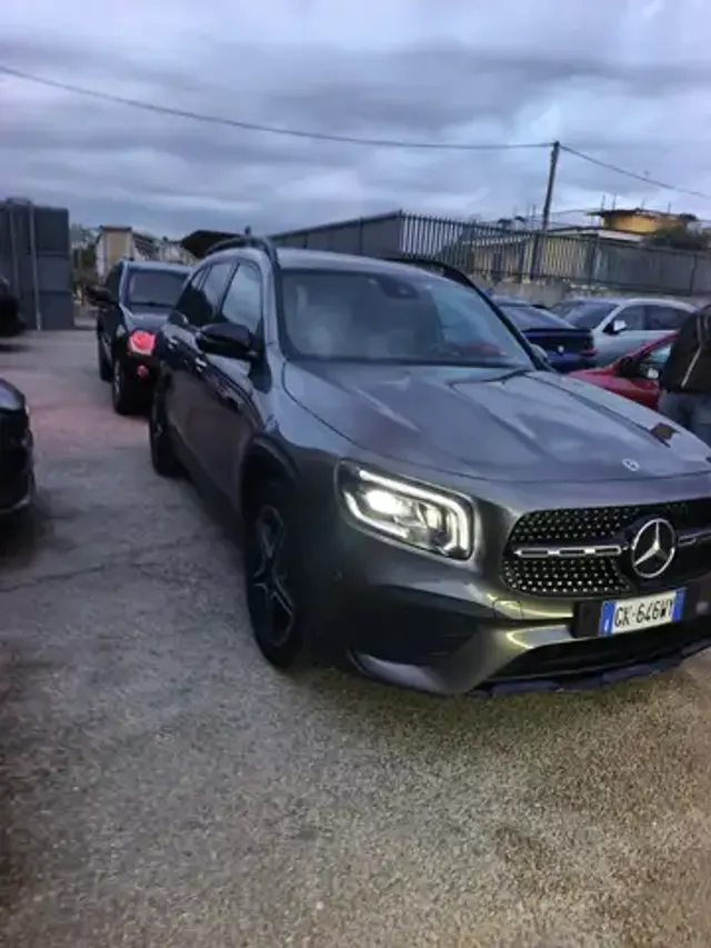 Mercedes-Benz GLB 200