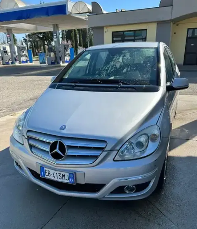 Mercedes-Benz B 200