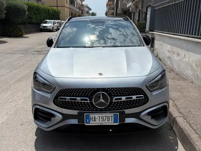 Mercedes-Benz GLA 200