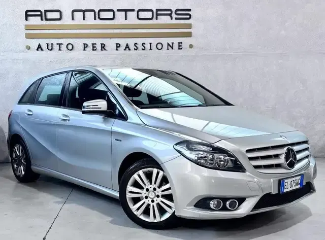 Mercedes-Benz B 180
