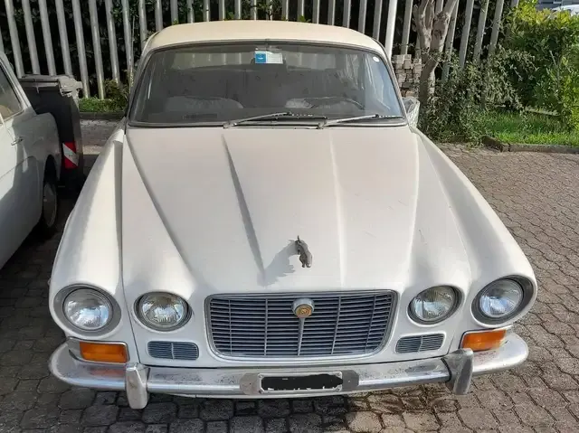 Jaguar XJ6