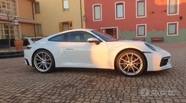 Porsche 911 (992)