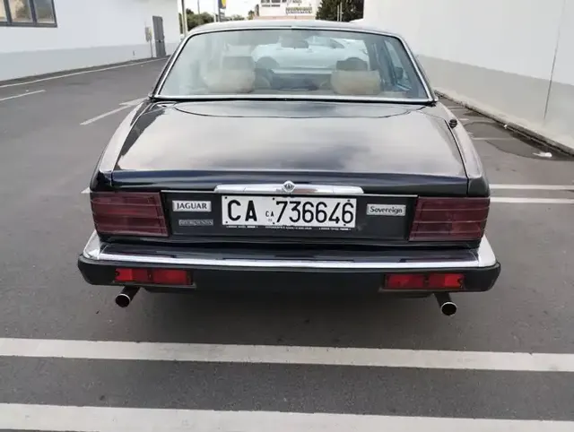 Jaguar XJ