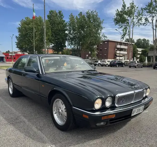 Jaguar XJ