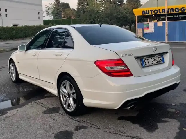 Mercedes-Benz 220