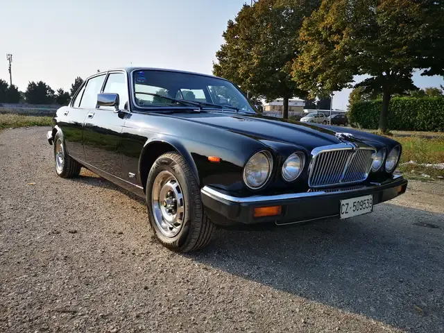 Jaguar XJ6