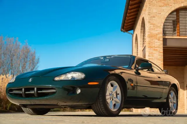 Jaguar XK8/XKR (X100)