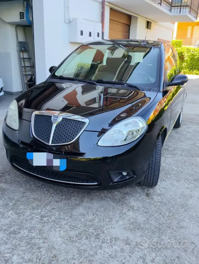 Lancia Y