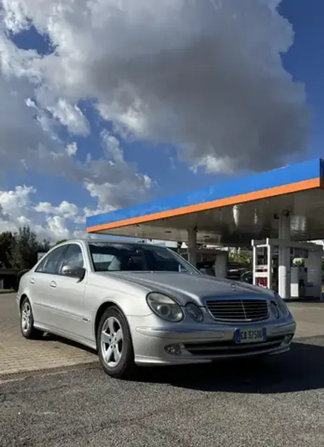 Mercedes-Benz E 240