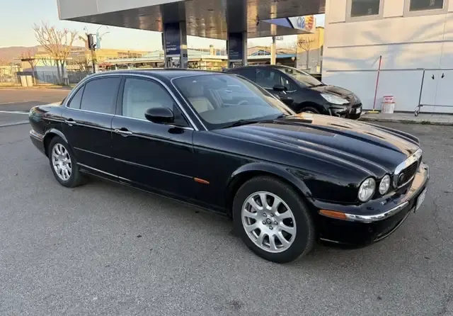 Jaguar XJ6