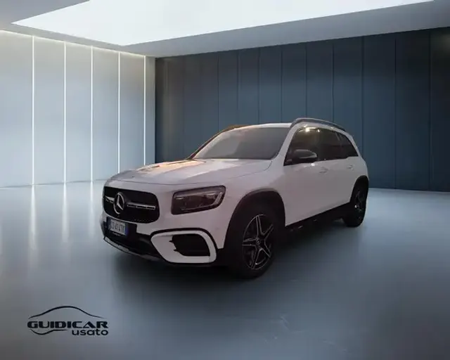 Mercedes-Benz GLB 200