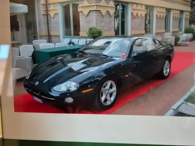 Jaguar XK8