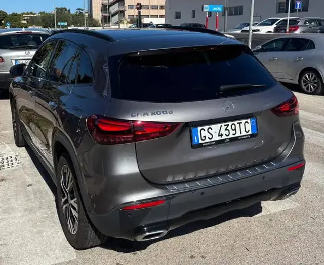 Mercedes-Benz GLA 200
