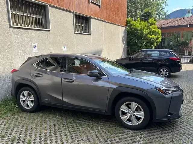 Lexus UX 200