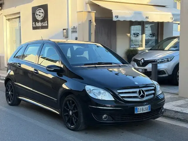 Mercedes-Benz B 200