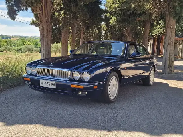 Jaguar XJ6
