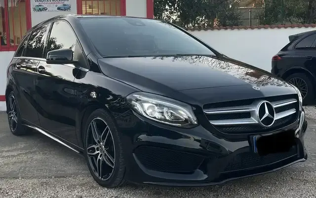Mercedes-Benz B 180
