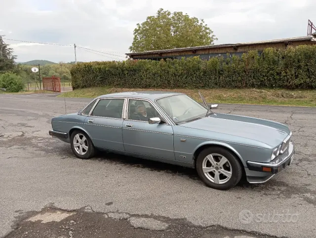 Jaguar XJ-Sovereign-Daiml.