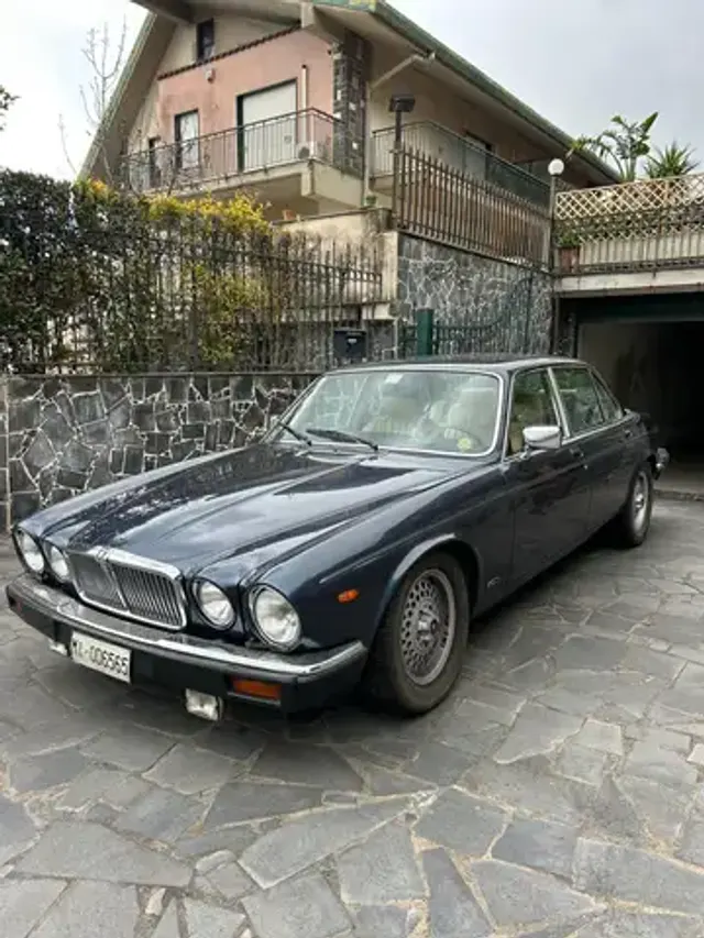 Jaguar XJ12