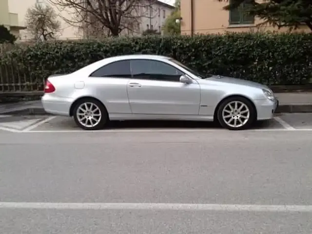 Mercedes-Benz CLK 220
