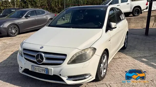 Mercedes-Benz B 180