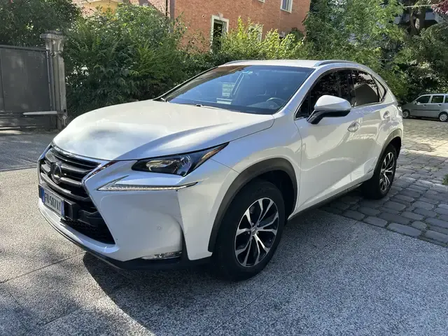 Lexus NX 300h