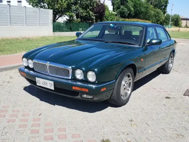 Jaguar XJ