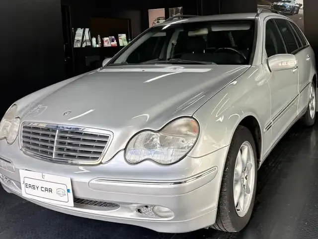 Mercedes-Benz 220