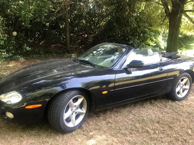 Jaguar XK8