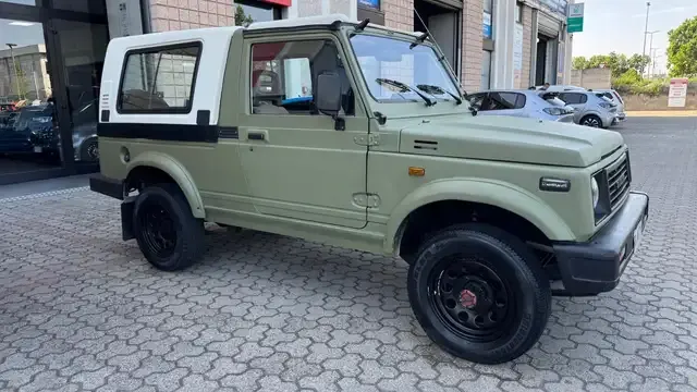 Suzuki Samurai