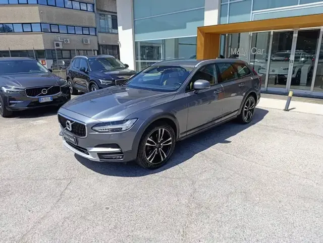 Volvo V90 Cross Country