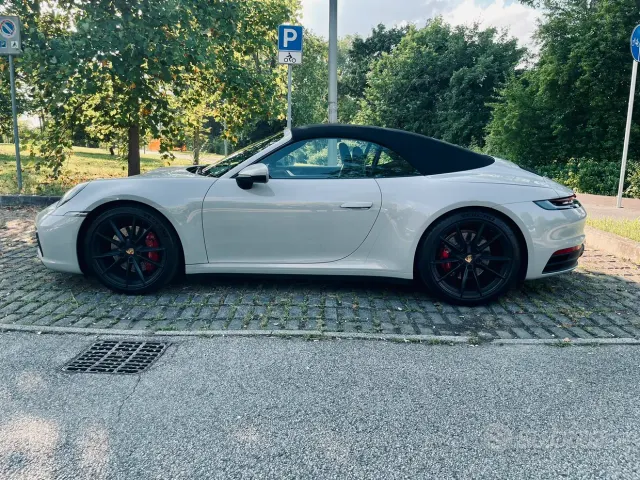 Porsche 911 (992)