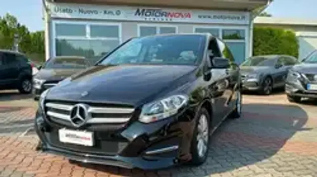 Mercedes-Benz B 180