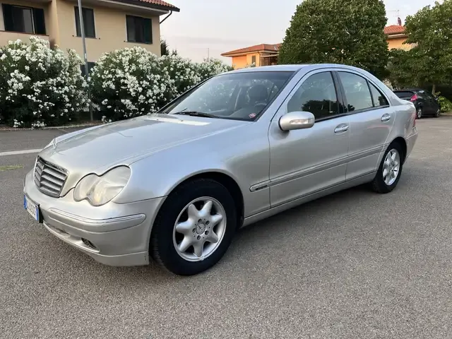 Mercedes-Benz C 200